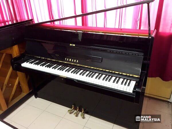 Yamaha M1A Upright Piano